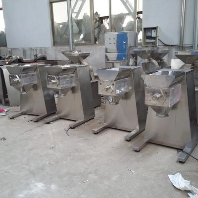 100kg/H-1000kg/h ξεράνετε Granulator τύπων Yk μηχανών κοκκιοποίησης την ταλαντεμένος μηχανή